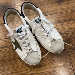 Golden goose size 33
